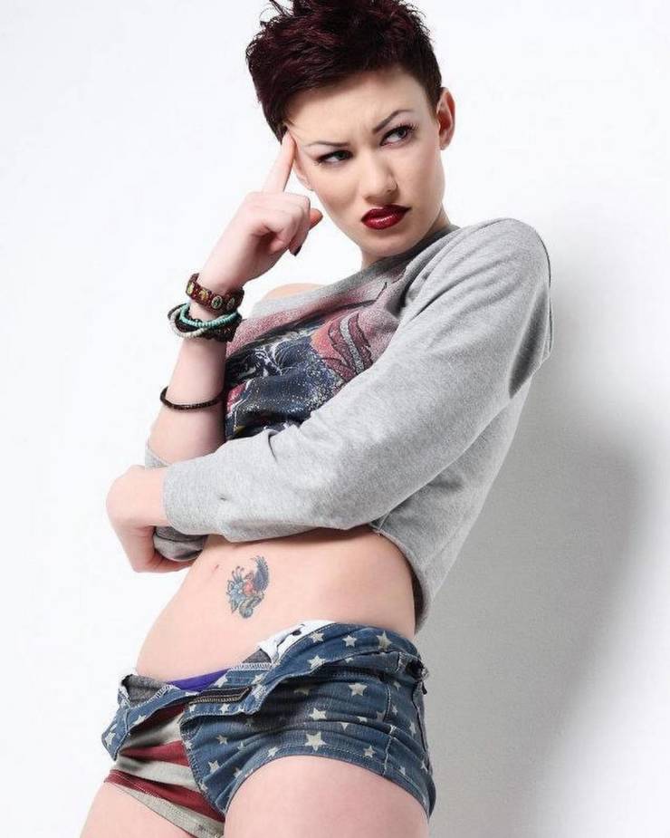 The Most Tattooed British Woman Showed Her Photoes Without Tattoos
