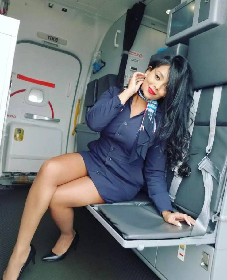 GIRLS IN & OUT OF UNIFORM...11 Hot_flight_attendants_with_and_without_their_uniforms_640_high_20