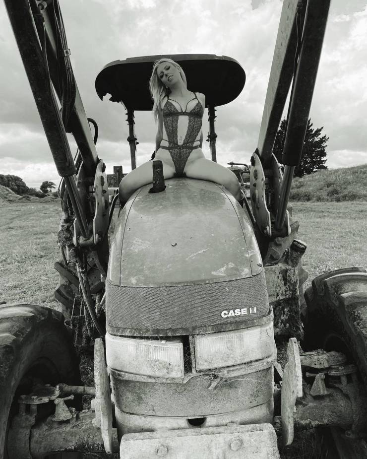 Sexy Farm Girl