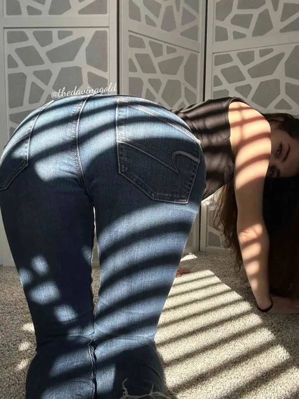 Hot Girls In Tight Jeans