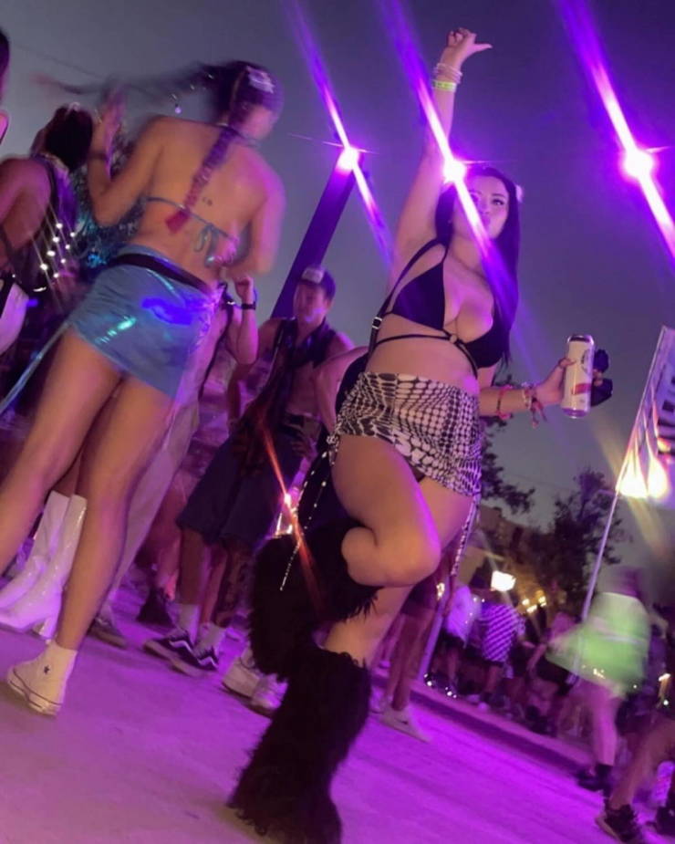 Sexy Girls At Music Festivals