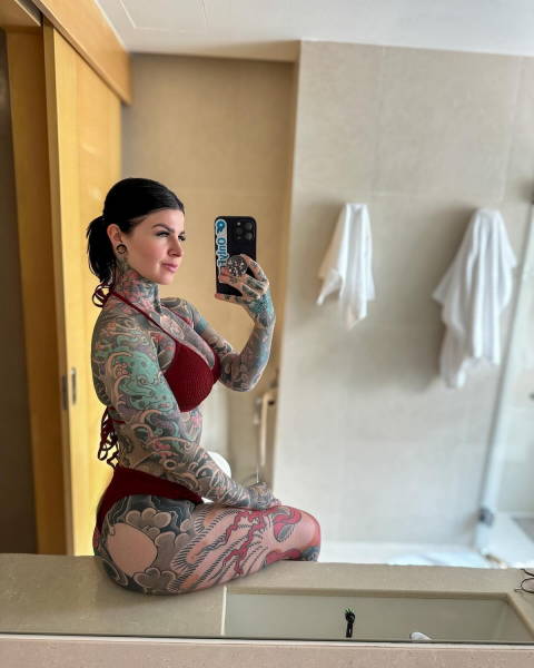 Model Spent £30,000 To Cover 95% Of Her Body In Tattoos