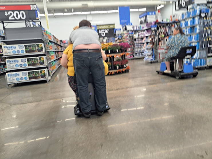 “Walmart” Customers Are Wild…