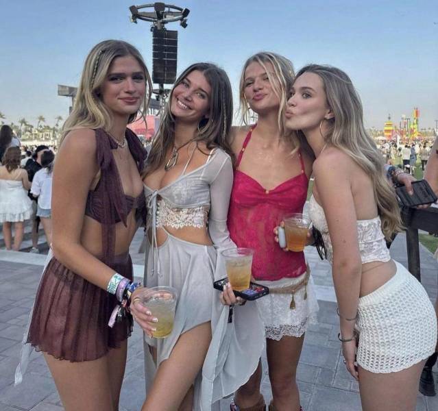 Sexy Girls At Music Festivals