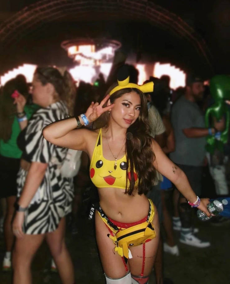 Sexy Girls At Music Festivals