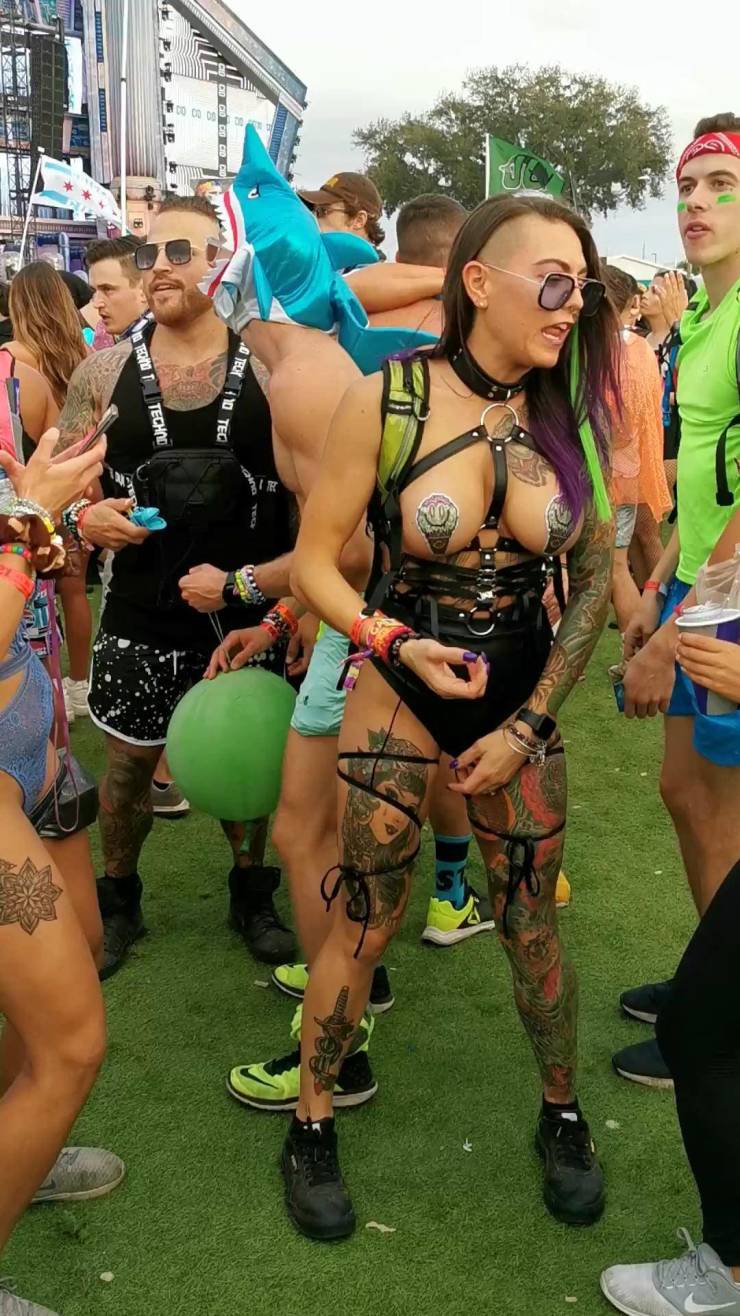 Sexy Girls At Music Festivals