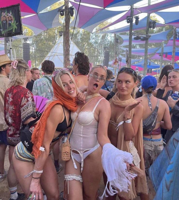 Sexy Girls At Music Festivals