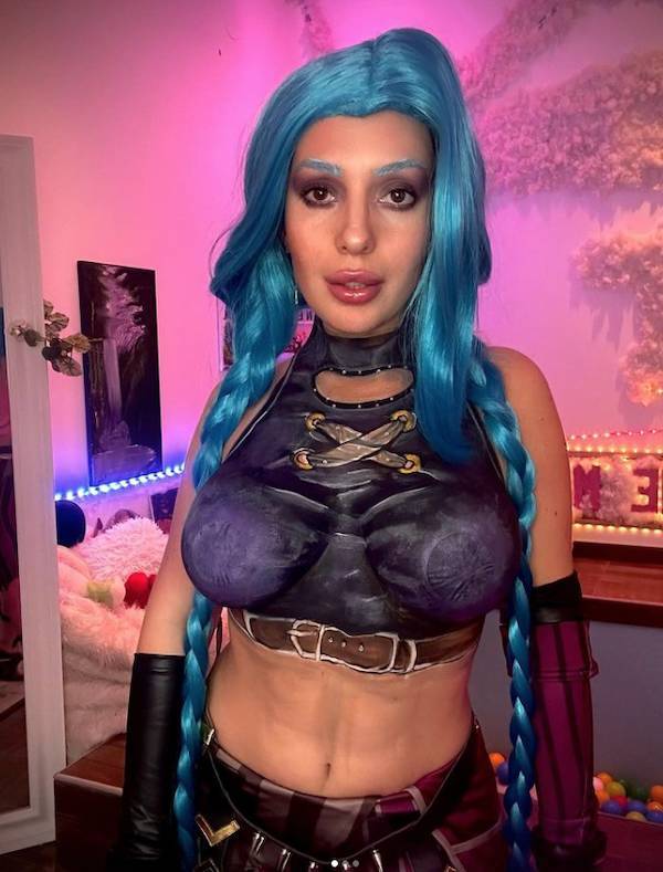 Kristine Maia Transforms Her Body Into A Living Work Of Art