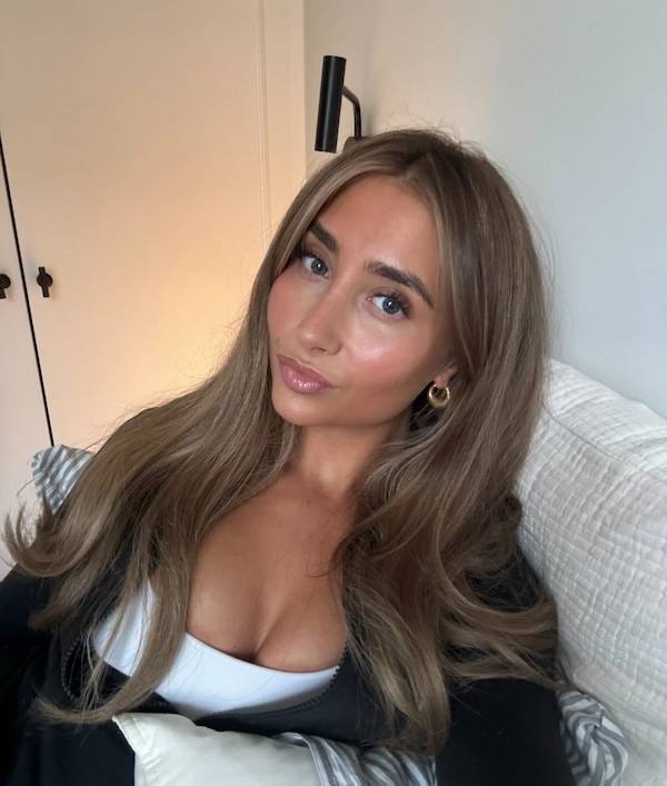 Lily Phillips With A New Record!