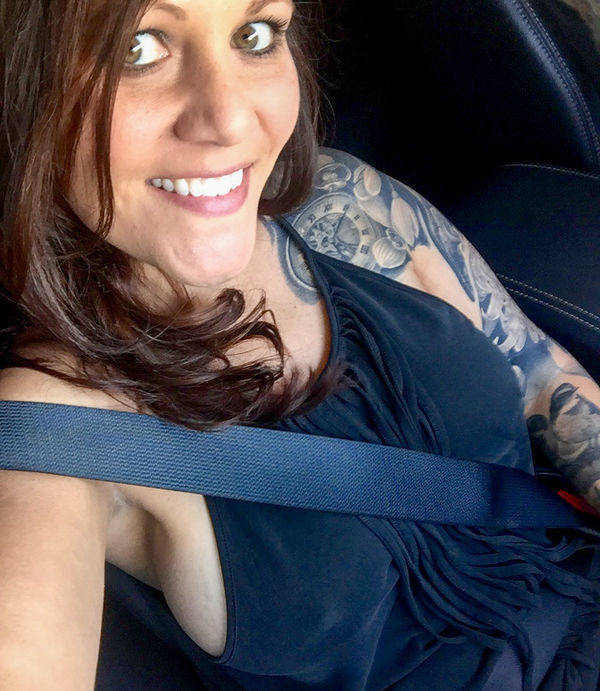 Time For A Sexy Car Selfie!