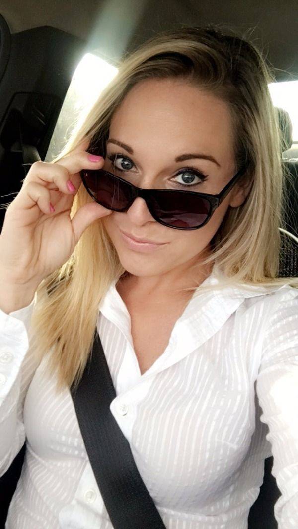 Time For A Sexy Car Selfie!