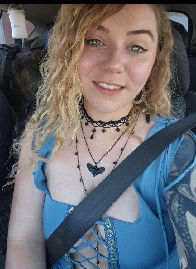 Time For A Sexy Car Selfie!