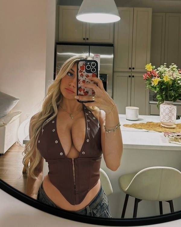 Boobs! Boobs For Everyone!