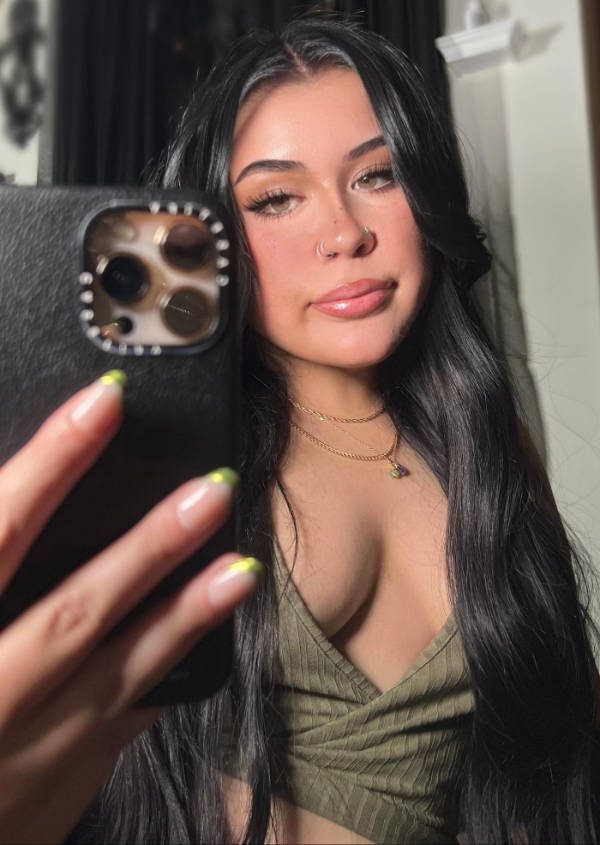 You Can’t Resist These Brunettes!