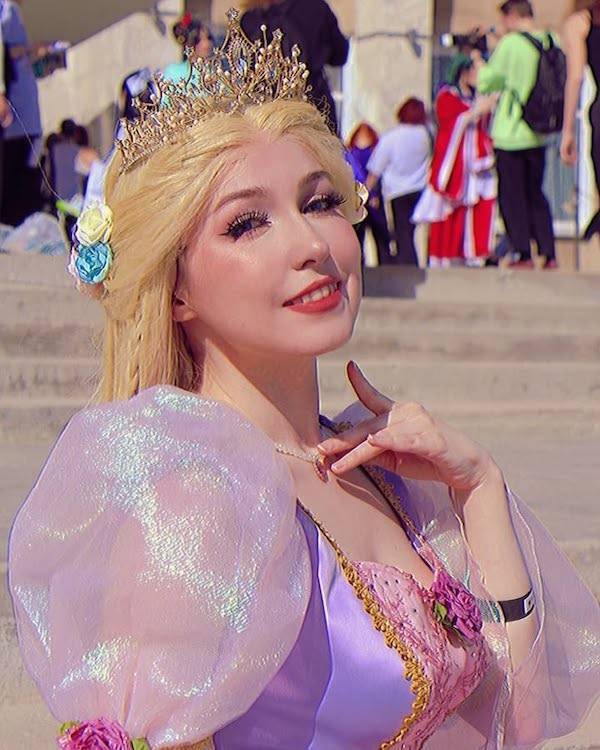 Cosplay? No, Sexy Cosplay!