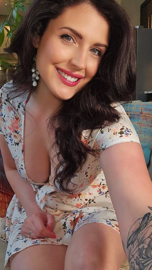 The Queens Of The Downblouse