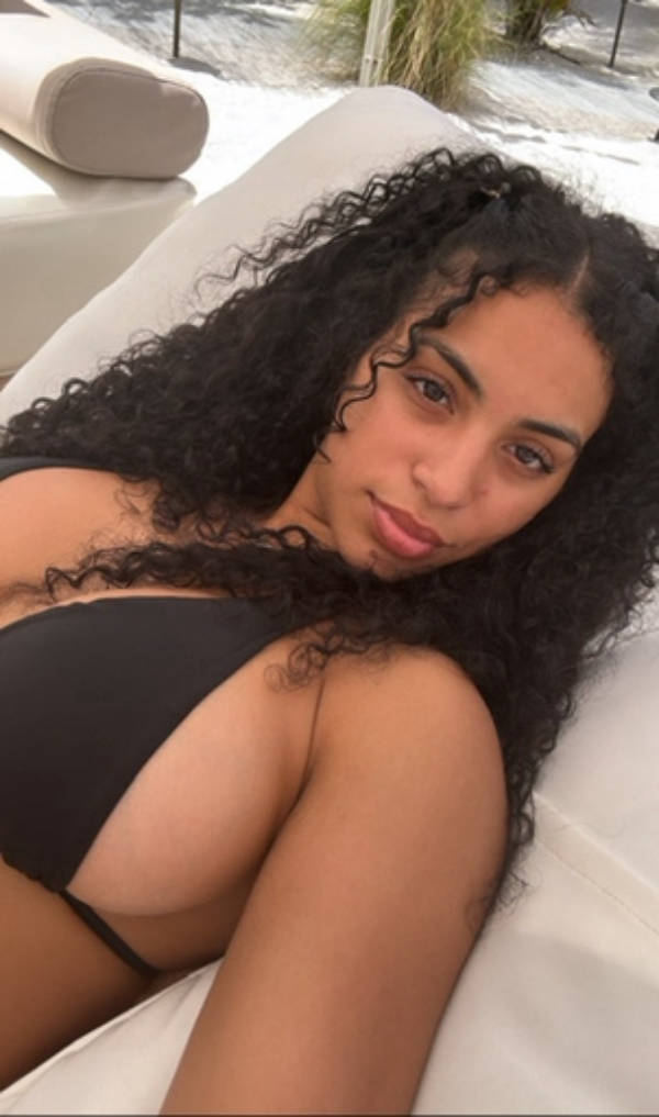 Sideboobs Look Good From All Angles!