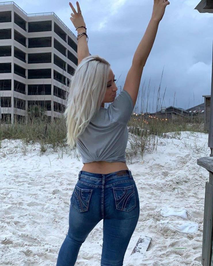 Hot Girls In Tight Jeans