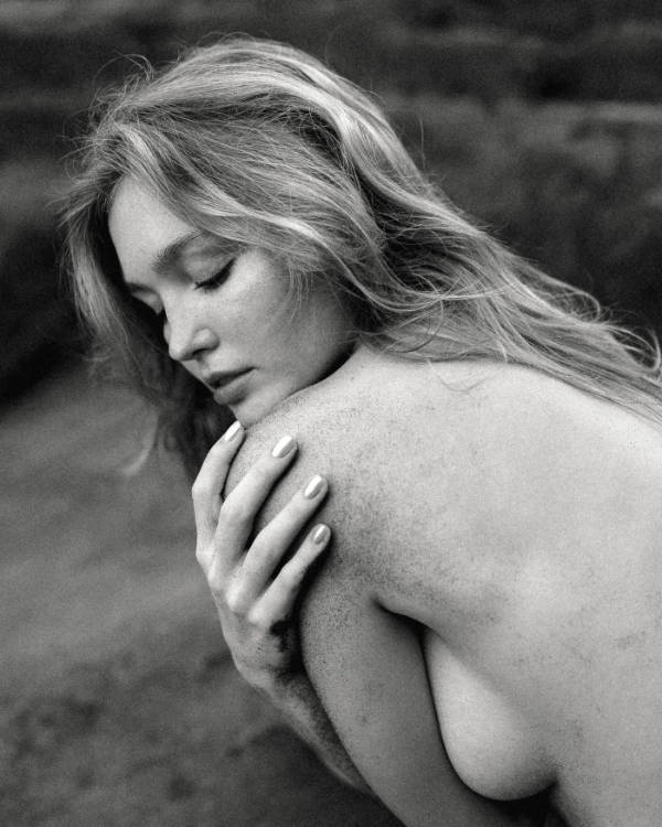 Sideboobs Look Good From All Angles!