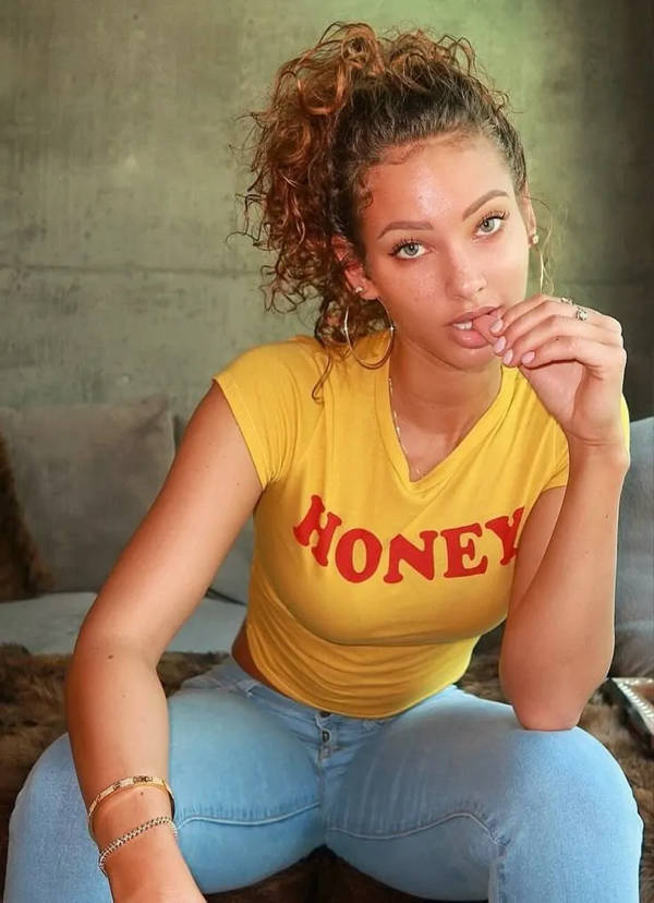 Hot Girls In Tight Jeans