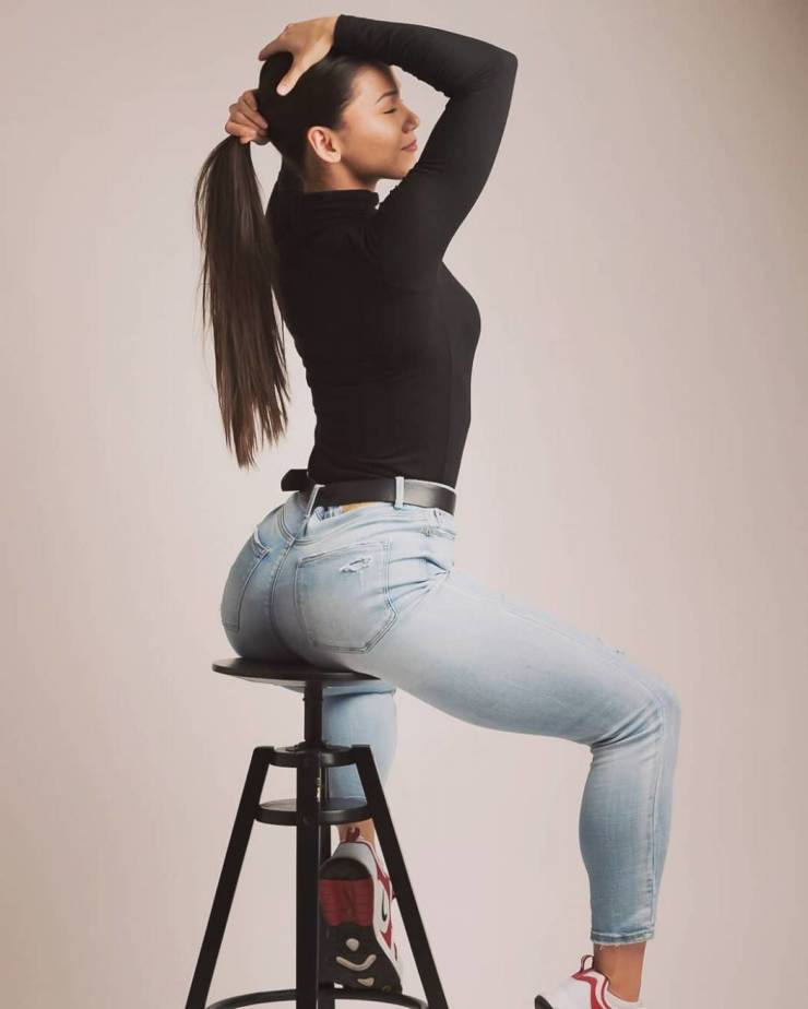 Hot Girls In Tight Jeans