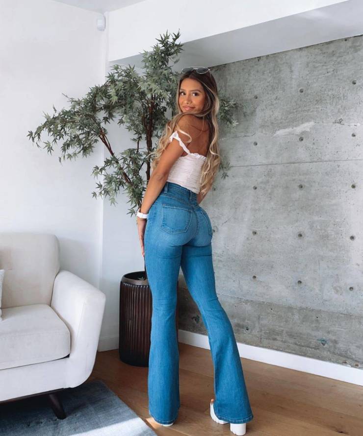 Hot Girls In Tight Jeans