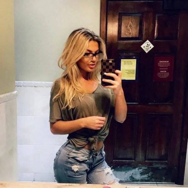 Hot Girls In Tight Jeans