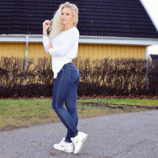 Hot Girls In Tight Jeans