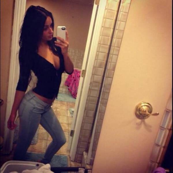 Hot Girls In Tight Jeans