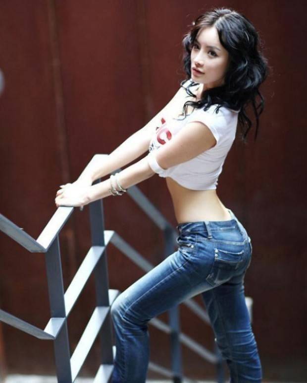 Hot Girls In Tight Jeans