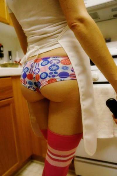 It’s Getting Hot in Here: Girls Get Kinky in the Kitchen