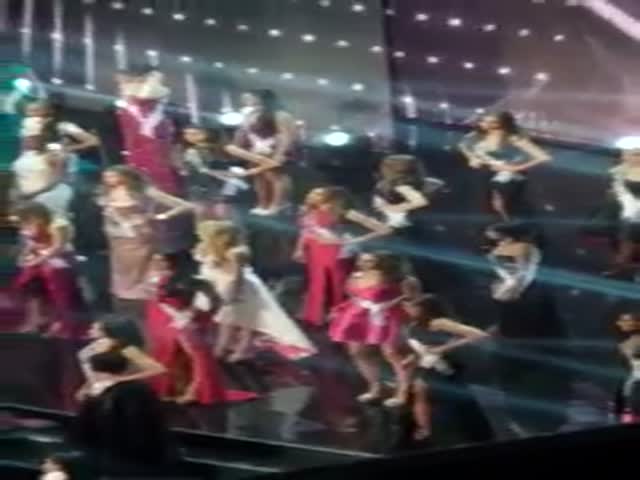 Miss Netherlands Is Having A Good Time During Commercial Break At Miss Universe