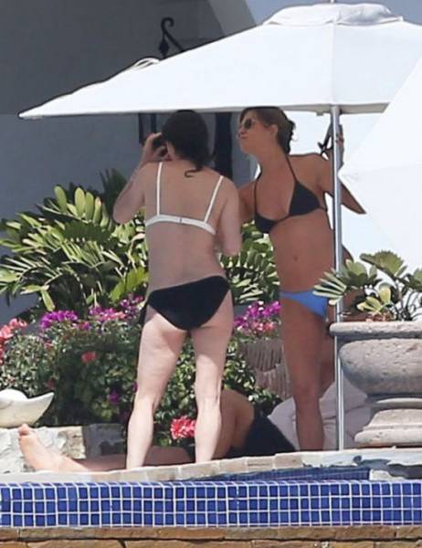 Jennifer Aniston In A Bikini Looks Twice Younger Than She Really Is