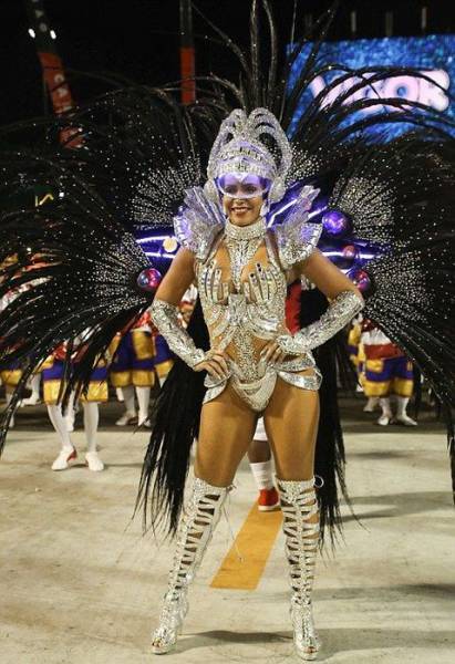 Rio De Janeiro Carnival Is As HOT As It Always Is!