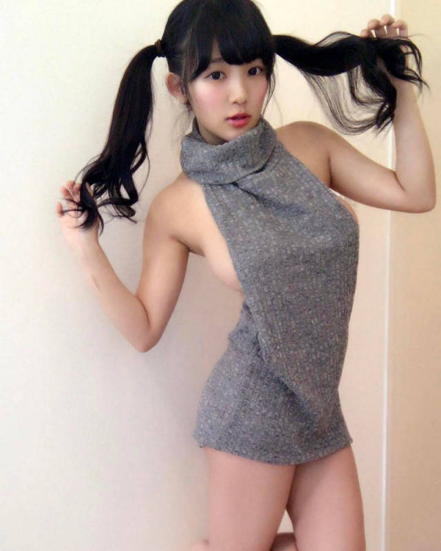 All She Has Is One Pullover And A Shocking Anime Body, And Now She’s An Instagram Star