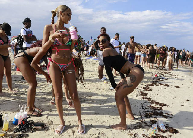 Drunk Spring Break Students Are Flooding US’s Beaches, Clubs And Police Stations