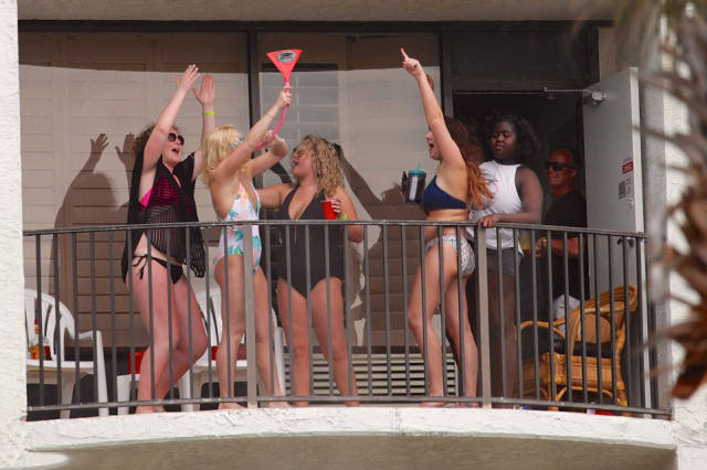 Drunk Spring Break Students Are Flooding US’s Beaches, Clubs And Police Stations