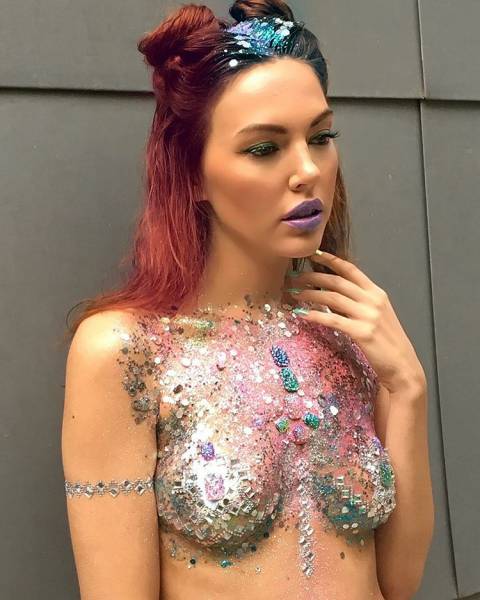 Forget Glitter Booties – Here Come Glitter Boobs!