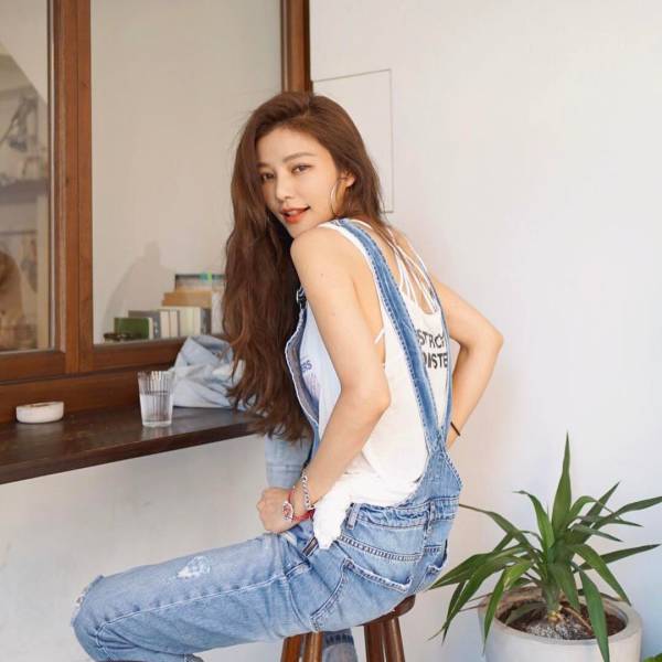 This Taiwanese Designer Is Looking FANTASTIC For Her Actual Age!