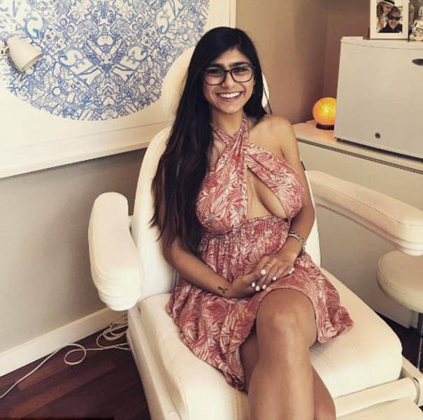 Looks Like Mia Khalifa Finds Taking Selfies With Her Offensive