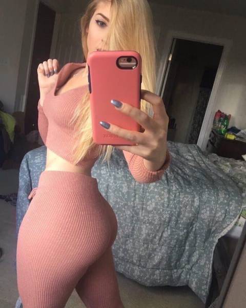 This Girl Decided To Prove That “White Girls Can Be Thick”, And, Man, Is She Successful!