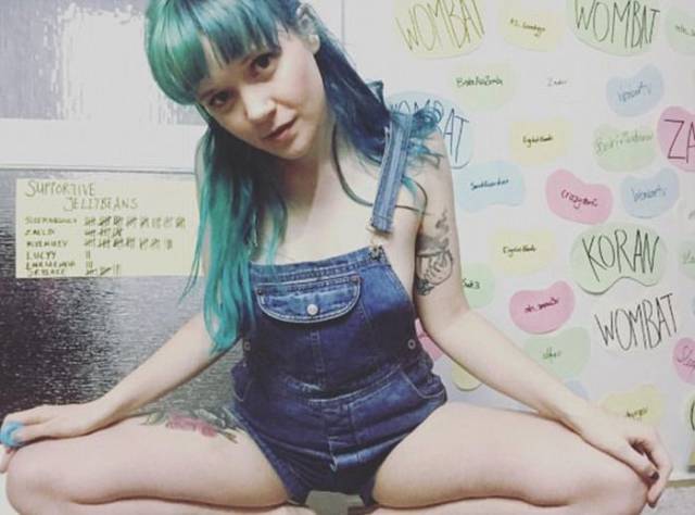 This Aussie Girl Earns Tons Of Money With Her Body Without Ever Having To Meet Anyone