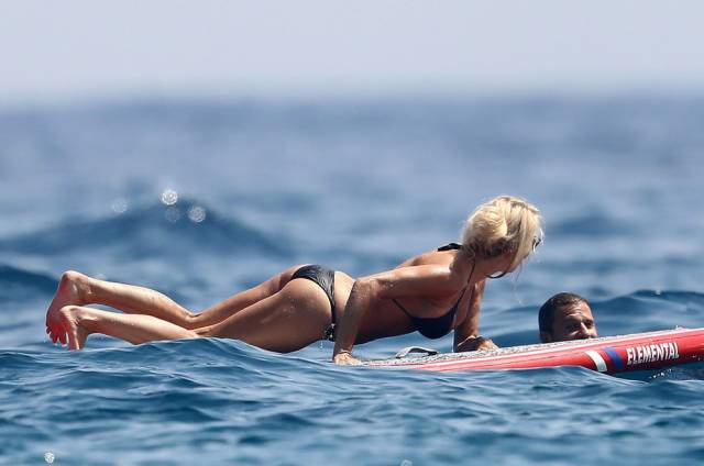 More Pamela Anderson In A Bikini