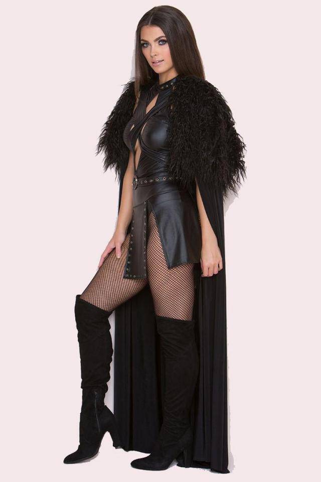 Jon Snow’s Costume Just Got Sexier With This Female Version