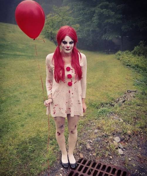 Sexy Pennywise Costumes Are Stuff From Erotic Nightmares…