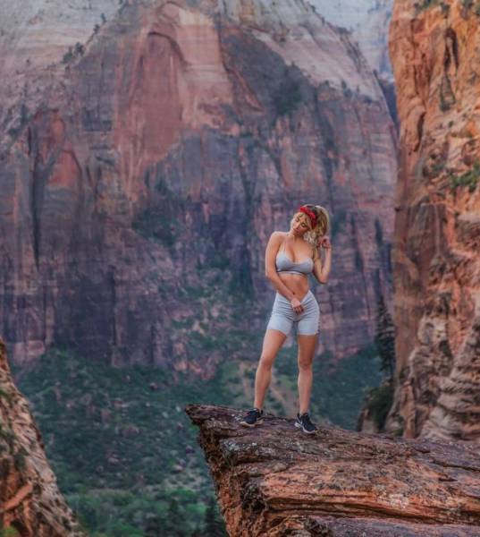 You Could See Sarah Underwood’s Instagram Steaming From The Distance – It’s THAT Hot!