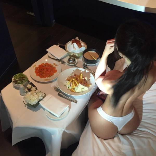 Girls And Food – There’s No Better Combination