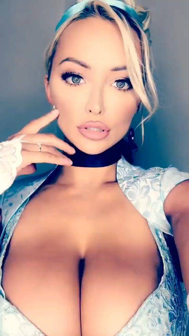 Lindsey Pelas Was The Hottest Star Of “Maxim” Magazine’s Halloween Party!