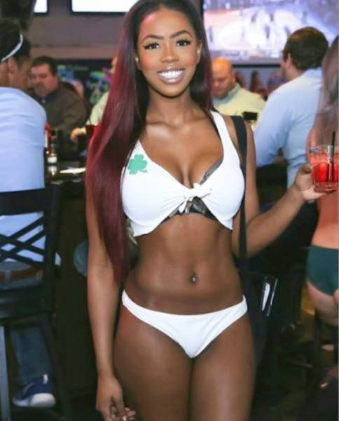 Sport Bars Have Something Very Hot Inside 27 Pics Izispicy Com