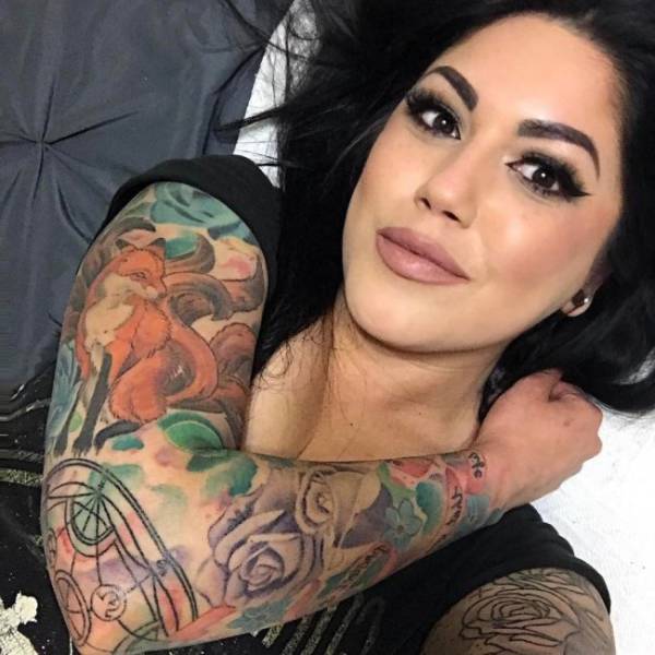 Tattoos Give Girls Some Unique Flair